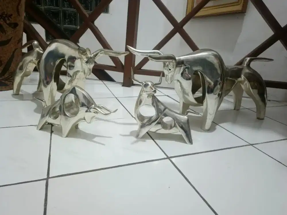 Patung Banteng Abstrak Mewah Logam Cor Padat 4 Pcs Pajangan Rumah