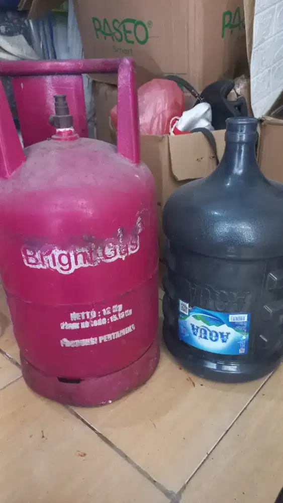 Tabung gas 12kg dan Aqua galon