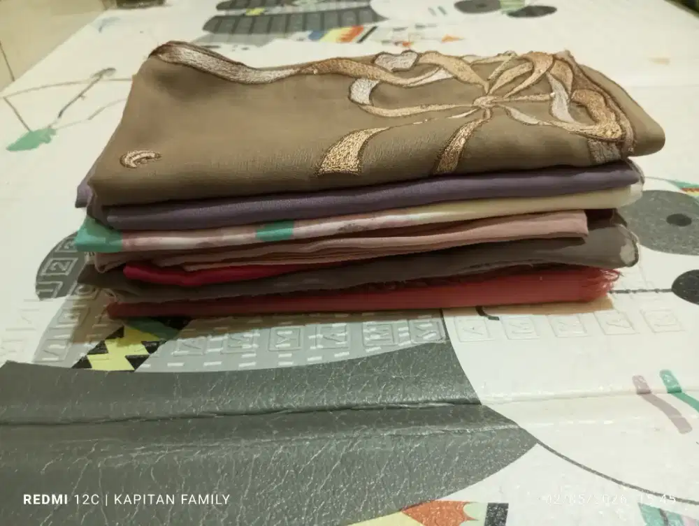 Angkut semua kerudung segi empat