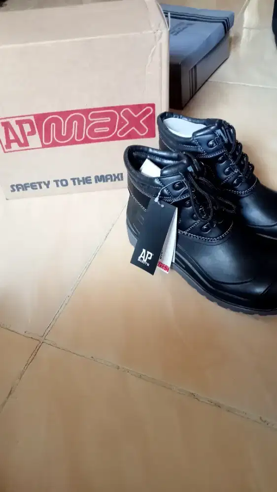 Jual sepatu boot baru ukuran 42