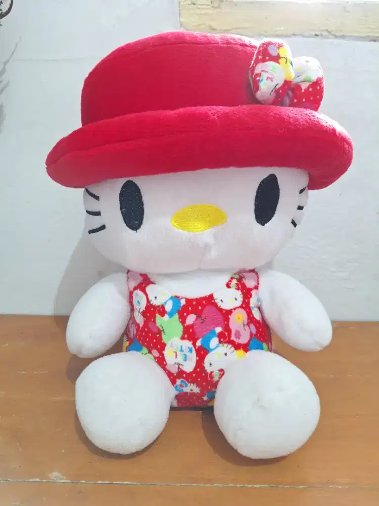 Boneka Hello Kitty Topi 30cm