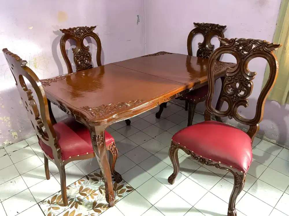 Meja makan jati
