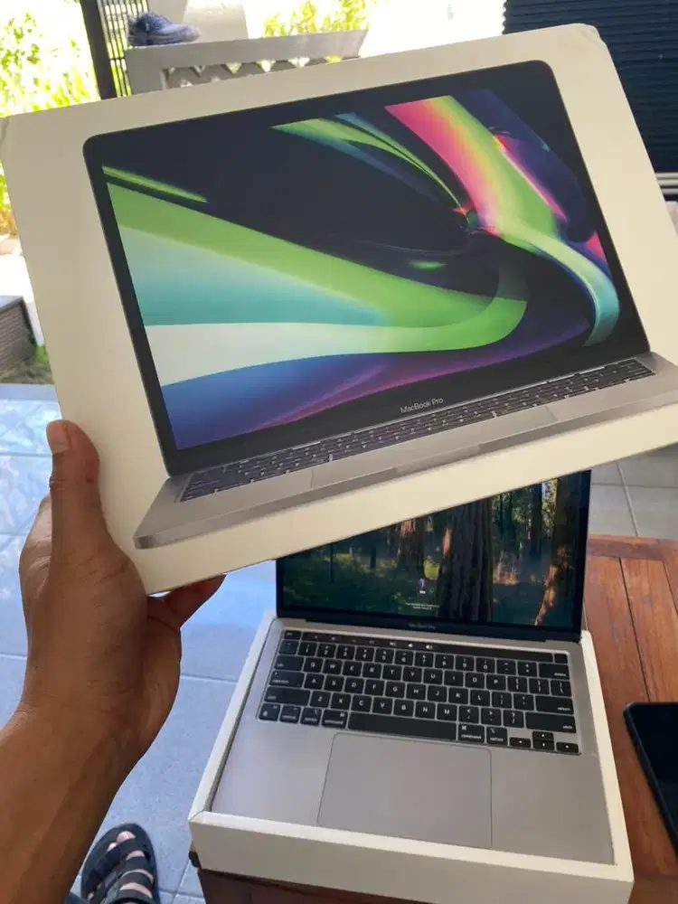 Macbook Pro M1 2020 Ram 8Gb SSD 512 Mulus Komplit