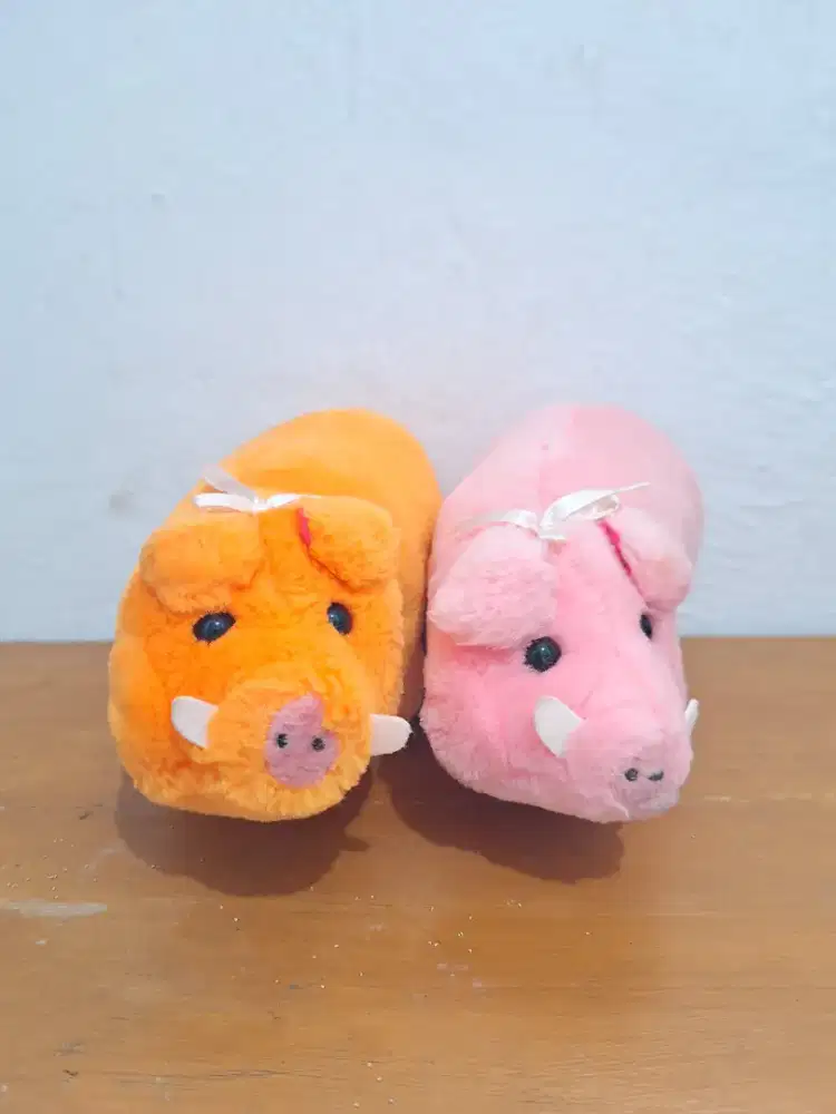 Boneka Babi Sepasang
