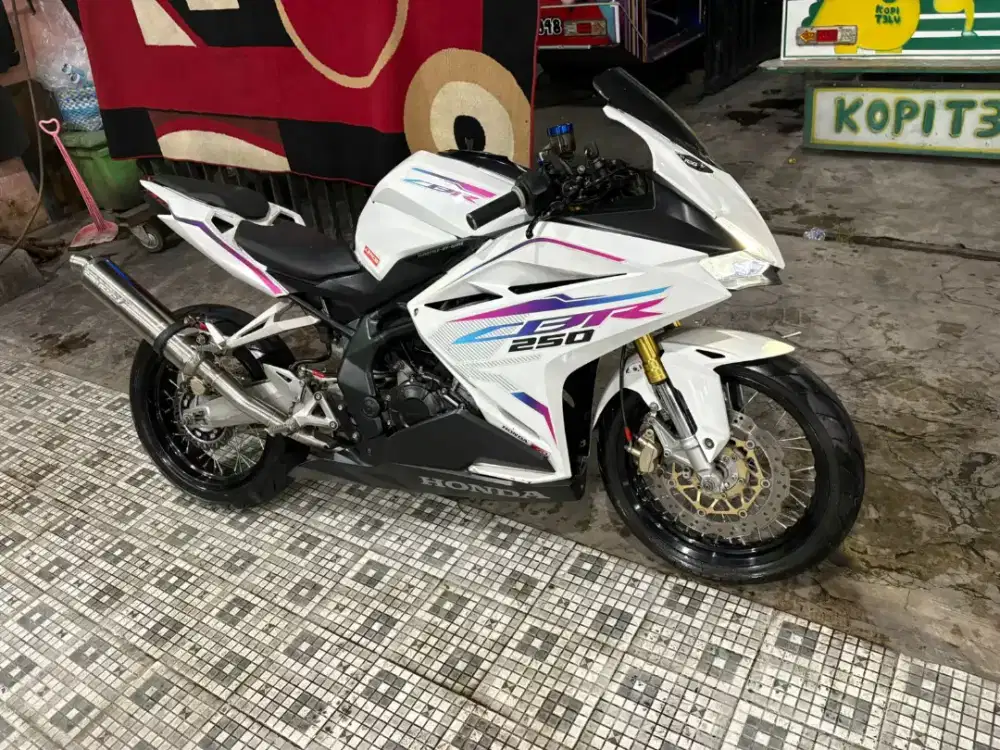 DI JUAL KERETA CBR 250RR PLAT (B)