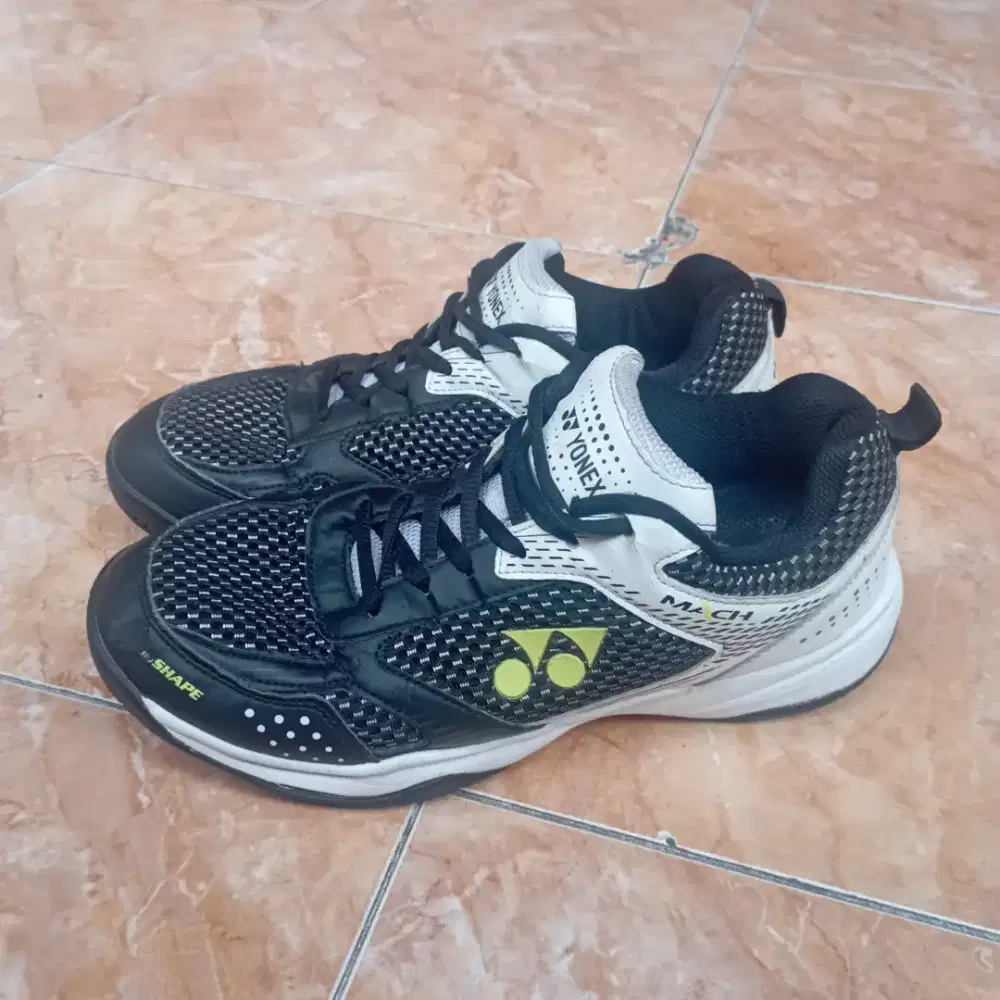 JUAL Sepatu YONEX MACH Size 40