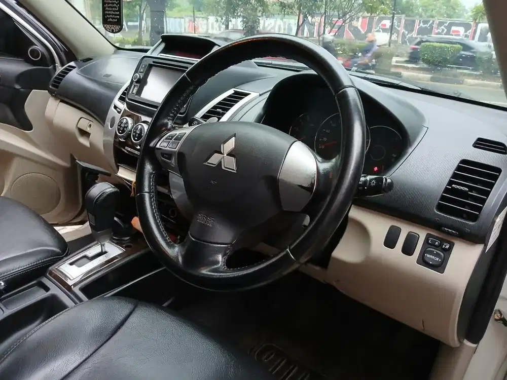 Dijual Cepat ! Harga NETT ! Pajero Sport DAKAR 2014 AT