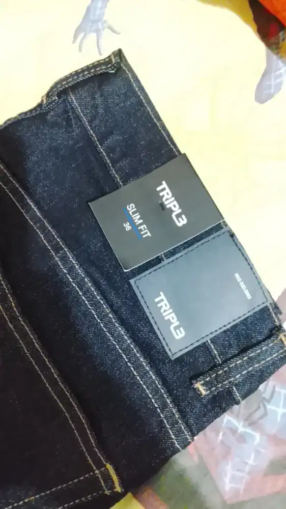 Celana jeans merk tripl3 slim fit