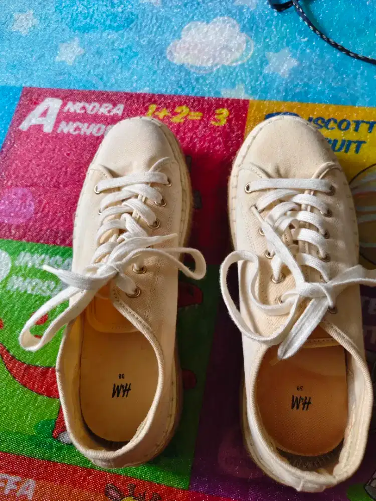 Sepatu wanita H&M