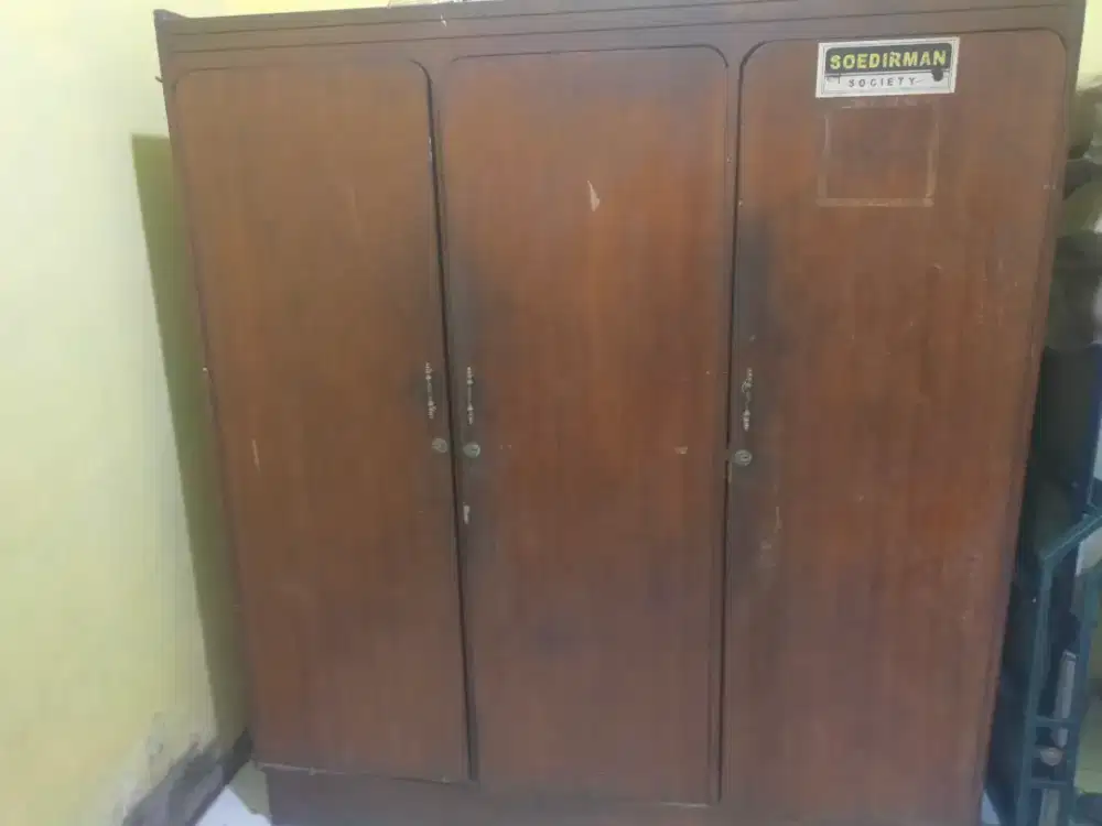 Lemari jati 3 pintu