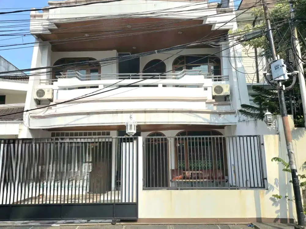 Jual Rumah di Taman Aries , Kebon Jeruk , Jakarta Barat LT 200 , Siap Huni SHM Hadap Timur