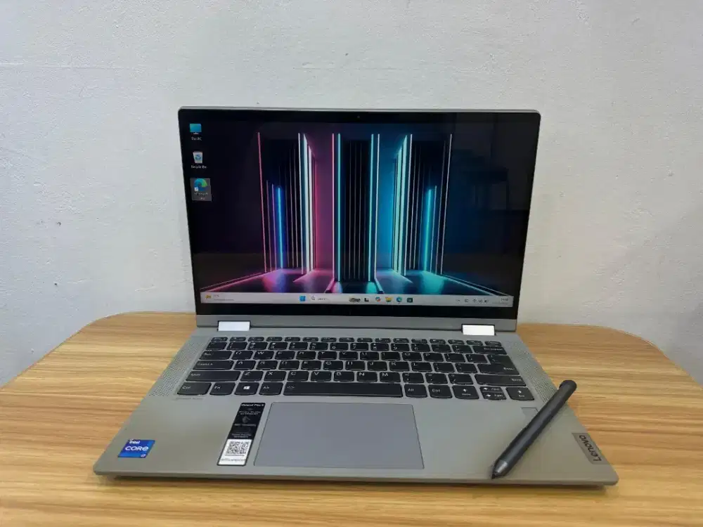 LENOVO FLEX 5 
CORE i7-1165G7
Ram 16GB
Ssd 512Gb
Intel iRisXe
14Fhd