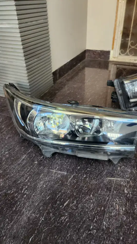 Lampu depan Headlamp Innova Reborn 2022 tipe G Like New