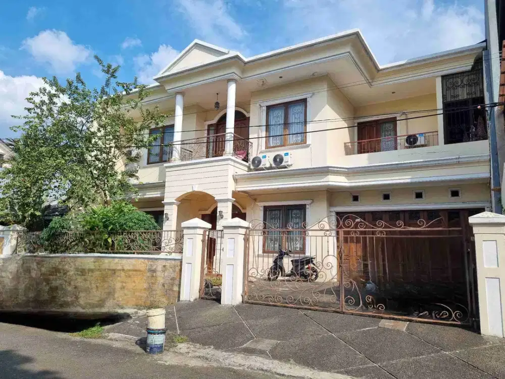 Rumah bagus 2 lantai di Puri Indah dengan lokasi favorite