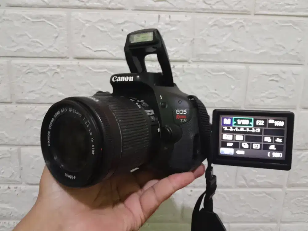 Kamera dslr Canon T3i Layar Lipat Lensa STM