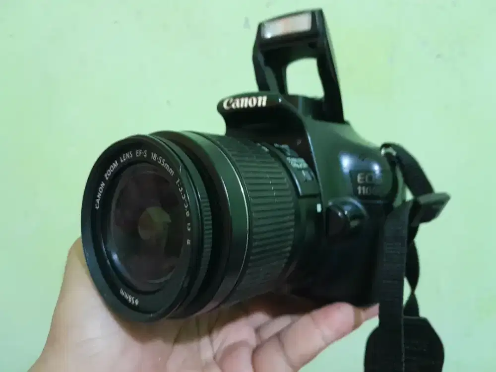 Kamera dslr Canon 1100D