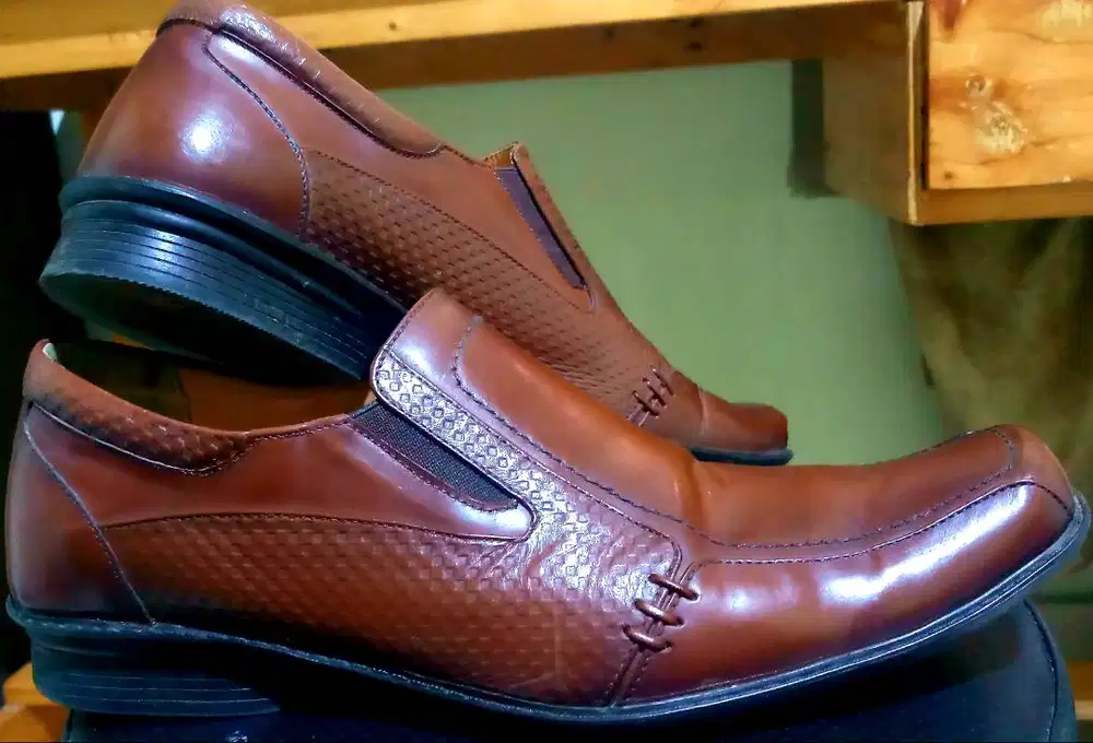 SEPATU PANTOFEL BUCCHERI