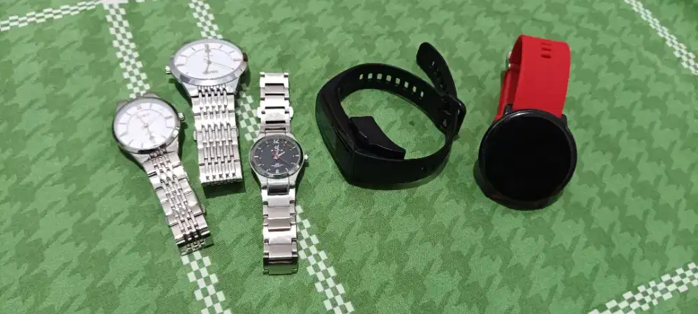 FREE JAM TANGAN SILAHKAN AMBIL