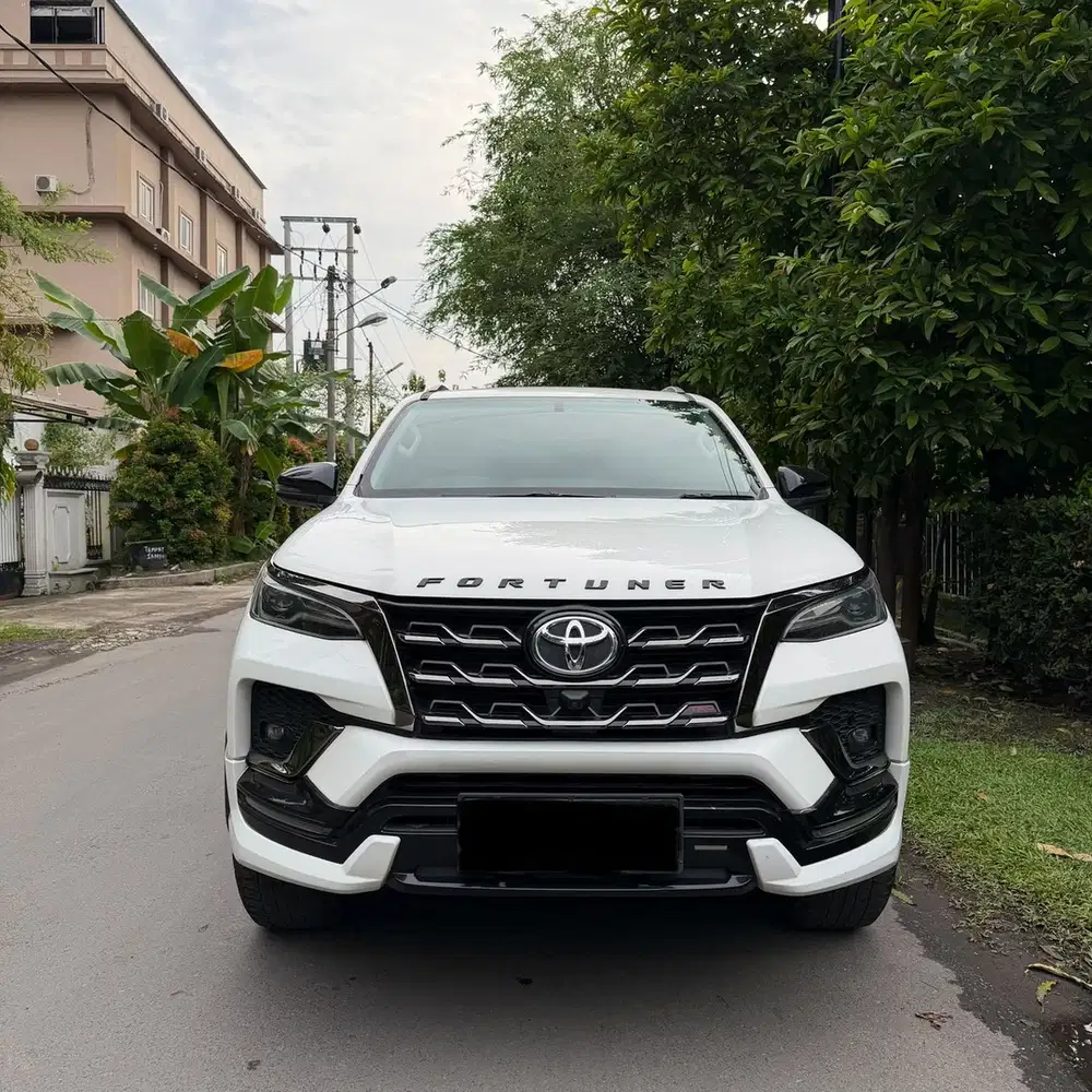 (DP80JT) Toyota Fortuner 2.4 VRZ TRD AT 2020