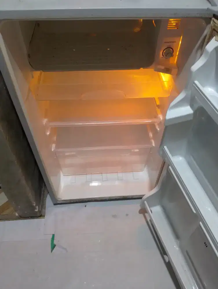 kulkas sharp 1 pintu dijual 1.200.000 bisa nego