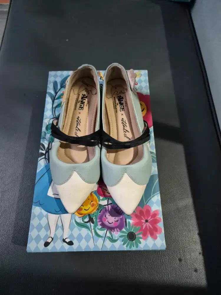 Sepatu ittaherl x alice in wonderland