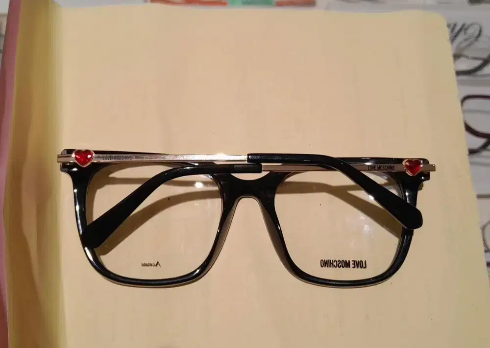 frame kacamata moschino