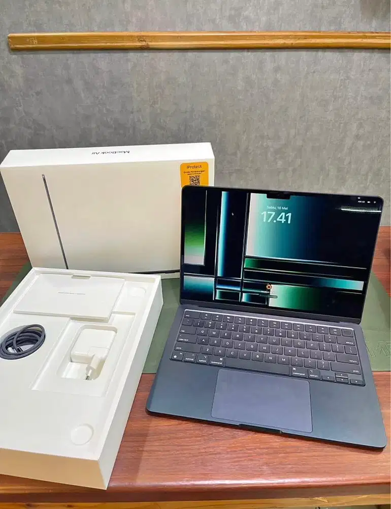 Macbook Air M2 8/256 Garansi Resmi Ibox