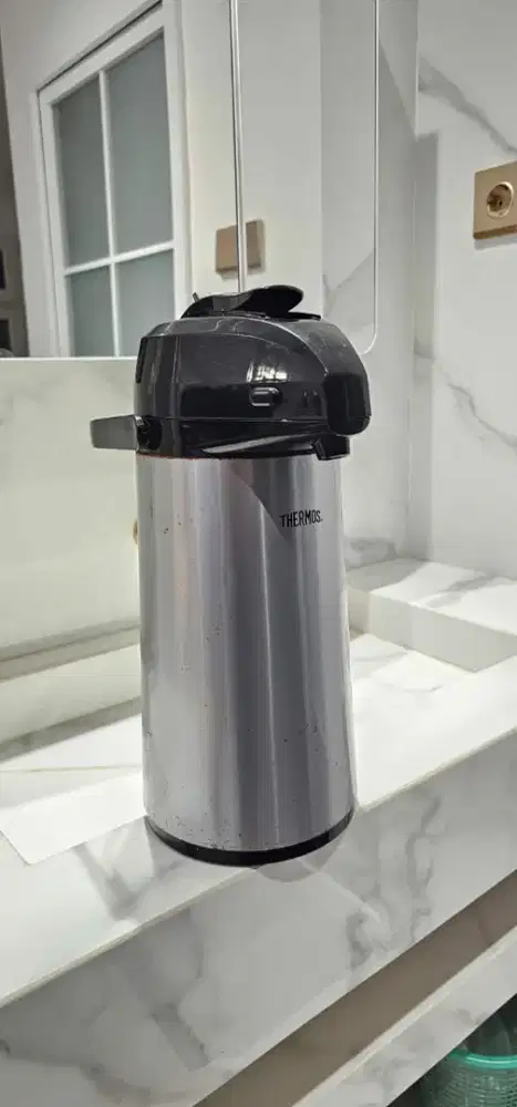 Termos air brand TERMOS model tekan jadi gampang pakai, bisa putar 360