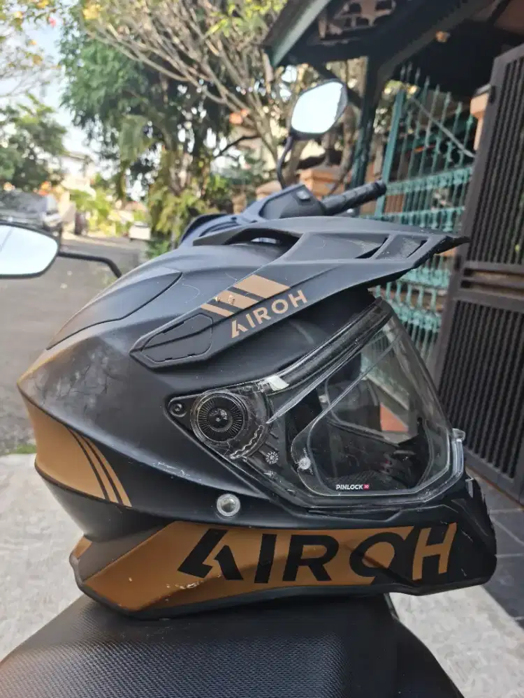Helm AIROH 1 gold mate