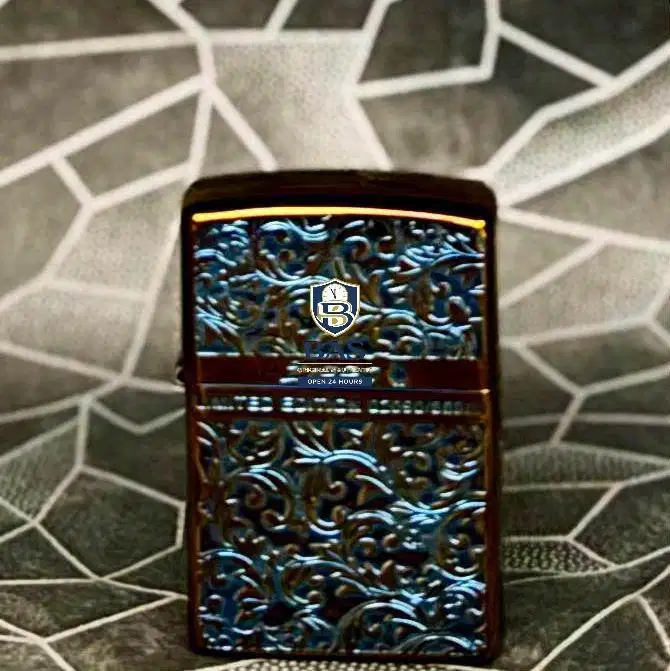 Zippo Limited Edition 2022 Ornamen Biru Gold-Tone – Nomor 2090/88888
