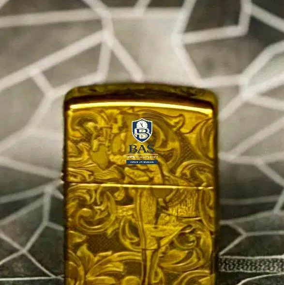 Zippo Brass Ukiran Wanita Pin-Up Lighting 2022
