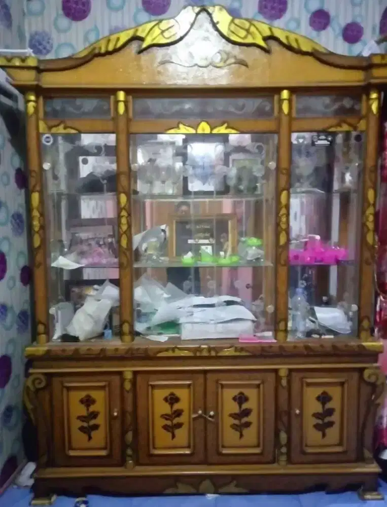 Lemari kaca buffet mulus