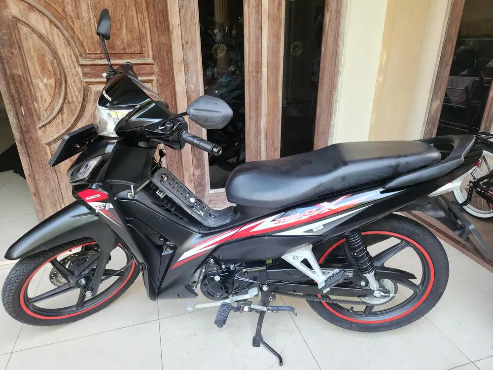 Revo 110 hitam x cw 2025 low km gbm kredit 642rb/3thn