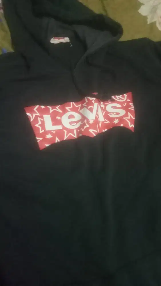 jual Hoodie Levi's cepat lagi butuh dana soalnya..