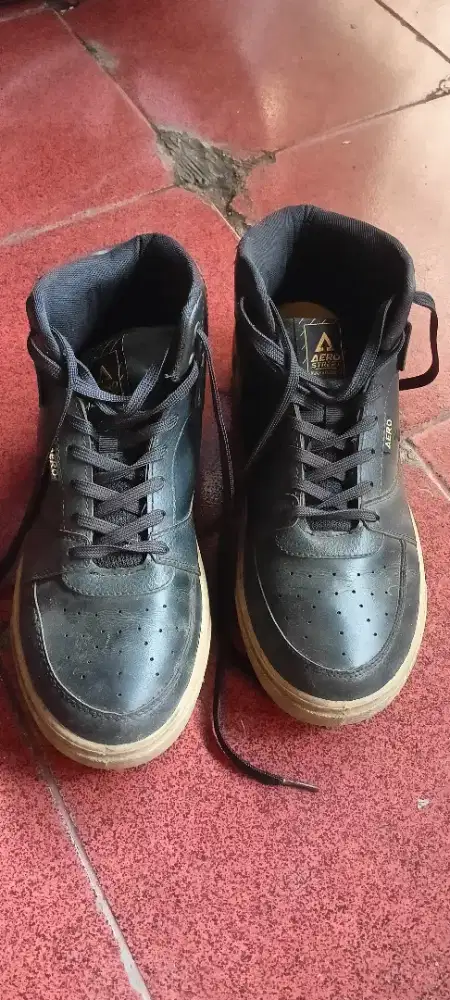 Sepatu Aero size 43 ( 27.9cm) kondisi baik kulit halus , insole empuk