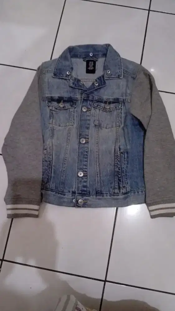 Jaket trift bermerek