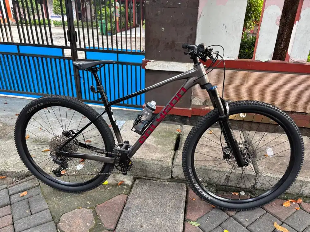 SEPEDA POLYGON XTRADA 6 TAHUN 2026 (LIKE NEW)
