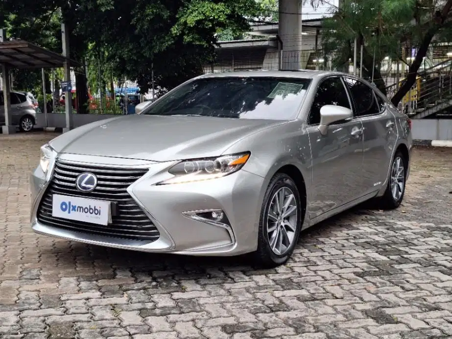 KM LOW PAJAK HIDUP LEXUS ES300H 2.5 BENSIN-AT
