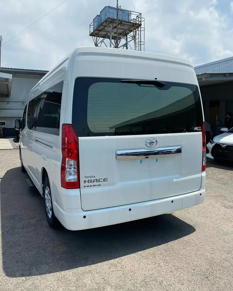 TOYOTA HIACE PREMIO