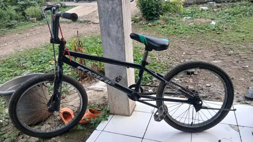 Sepeda bmx 20 inch