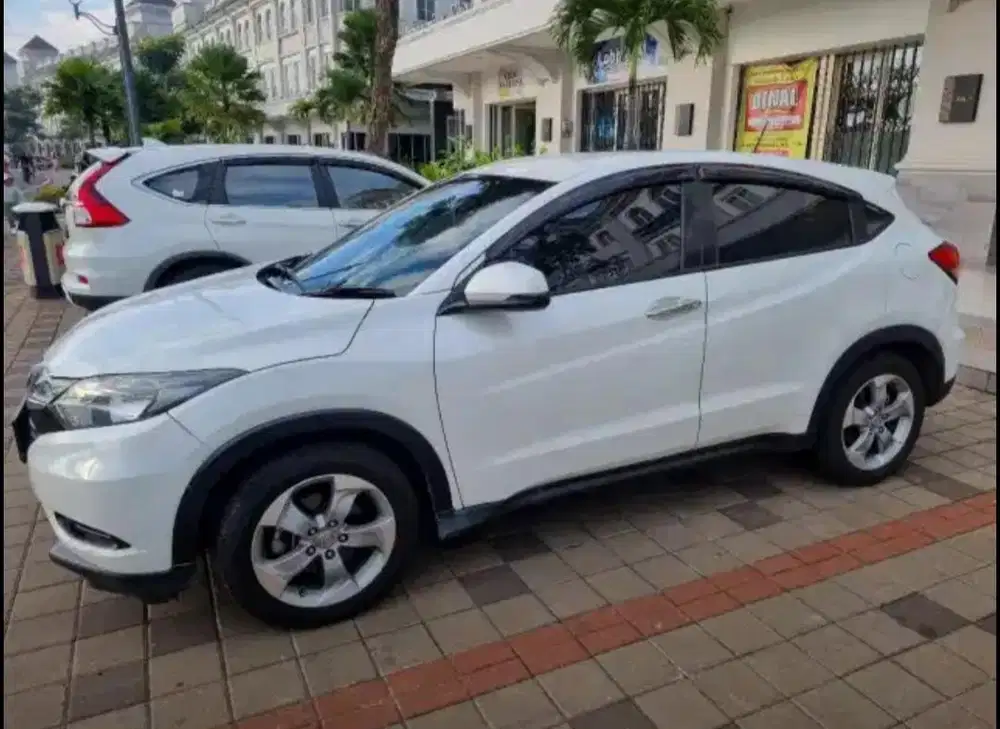 Hrv 2018 E matic low km antik hr-v E Cvt putih mulus terawat