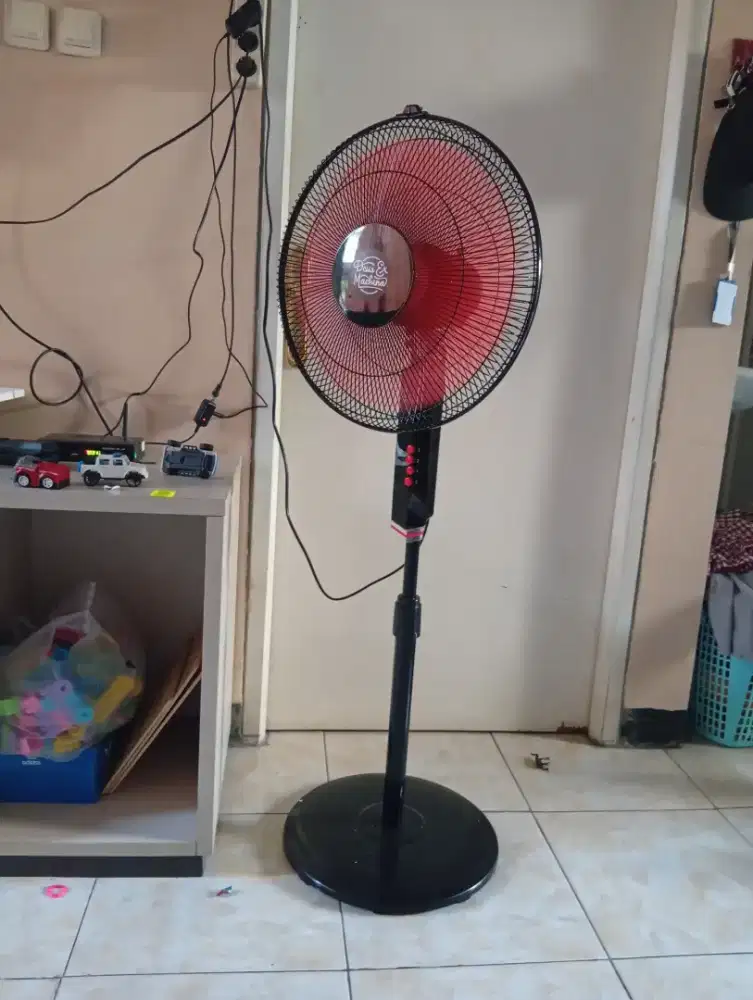 Kipas Angin Lantai Midea 16