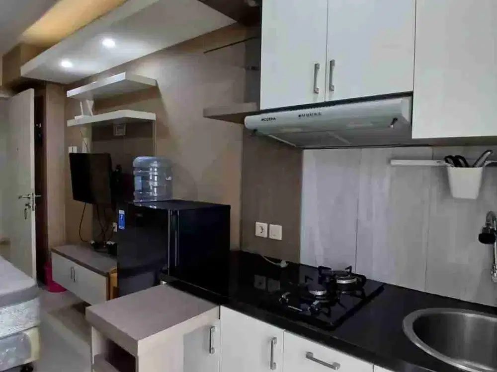 Sewa studio furnished apartemen Bassura city lantai rendah