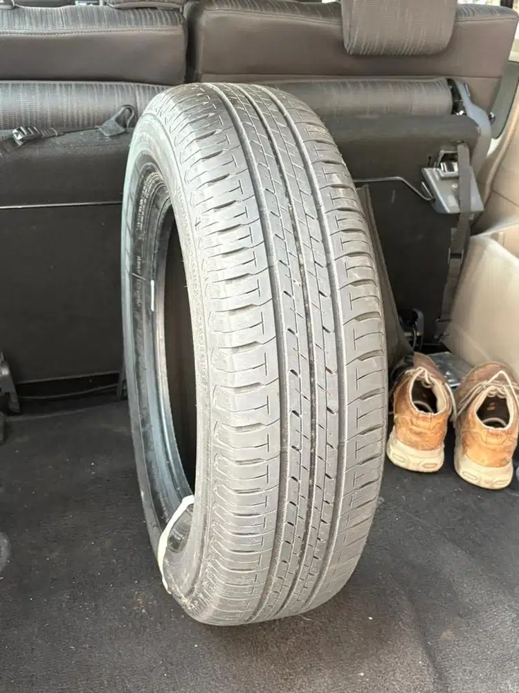 Ban Mobil 205/60 R16 92H Like New – Baru 4 Bulan Pakai