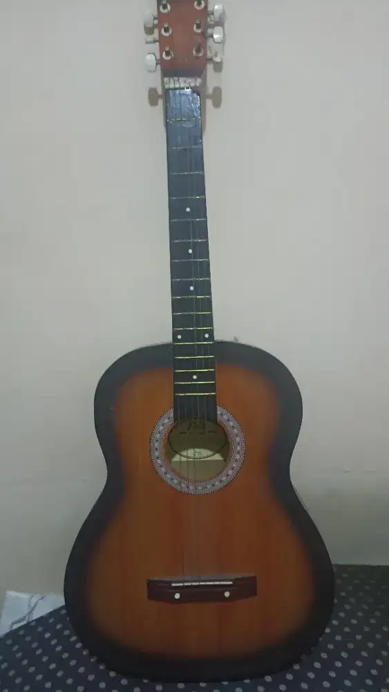 Gitar akustik koleksi pribadi
