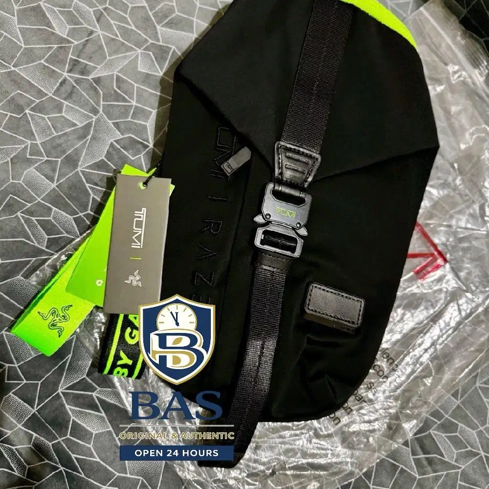 TUMI x RAZER Sling Bag Limited Edition - Tas Sling Gaming Stylish