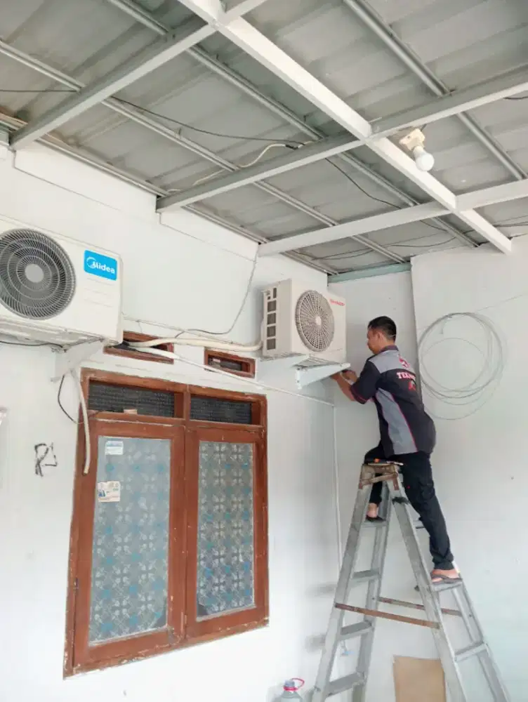 Service AC, bongkar pasang AC, clining ac setiap perbaikan bergaransi