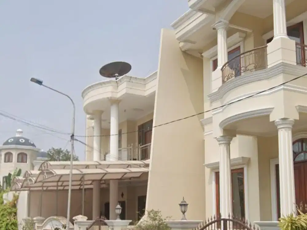 Nego sampai deal,Rumah di cluster exclusive VILLA PERMATA GADING,lt.210 m2.2,5 lt,siap pakai.