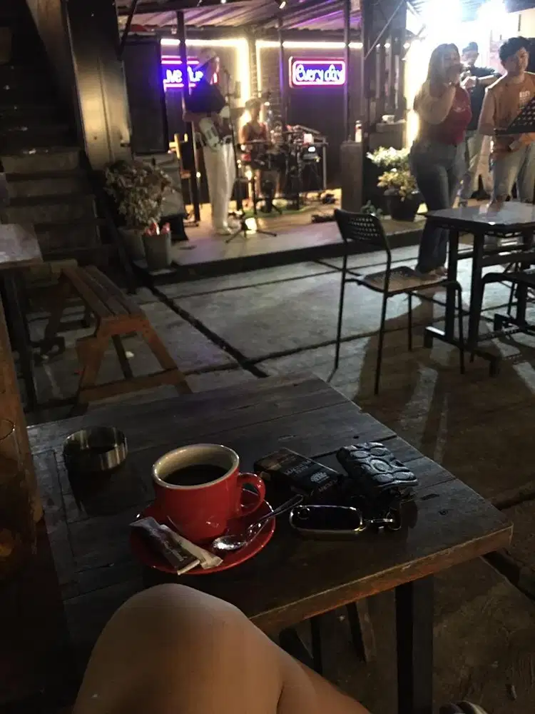 Crew outlet cafe & coffe untuk pria