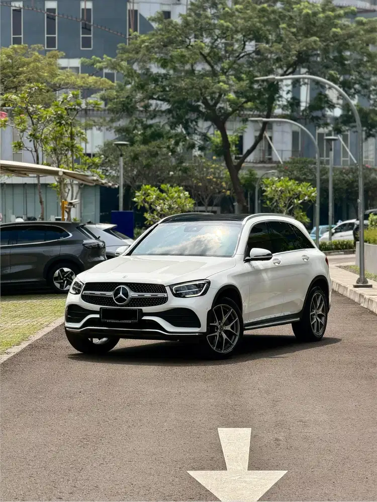 CASH Mercedes-Benz GLC200 AMG MBUX 2021 Low KM